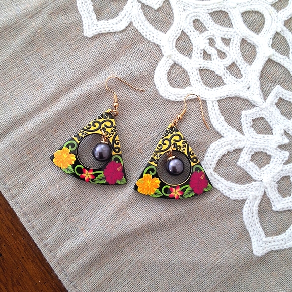 💥SALE💥NEW Multicolored Flowered Dangle Earrings - Picture 5 of 6